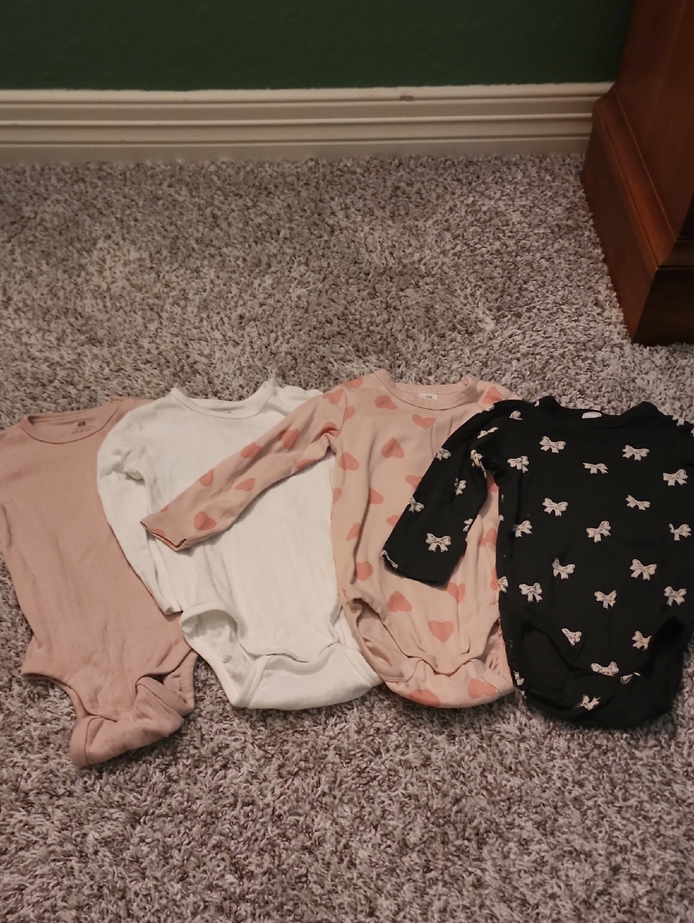 H&M Set Of 4 Bodysuits, Size 3T, Pre-owned, EUC
